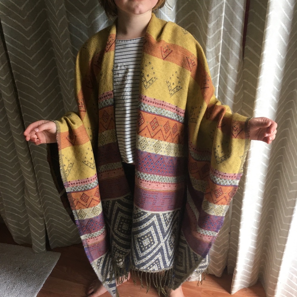 Reversible Cape with diamond pattern fringe